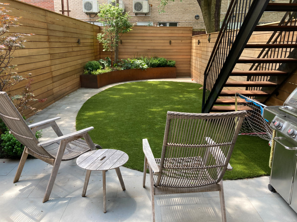 A South Park Slope family garden organized around a curved lawn